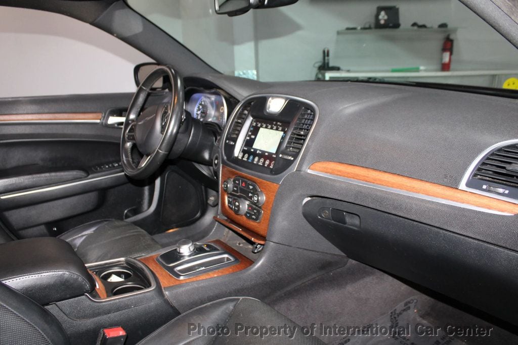 2017 Chrysler 300 300C Platinum RWD - 22933093 - 36