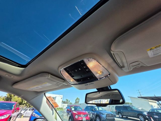 2017 Chrysler 300 300C RWD - 22908911 - 10