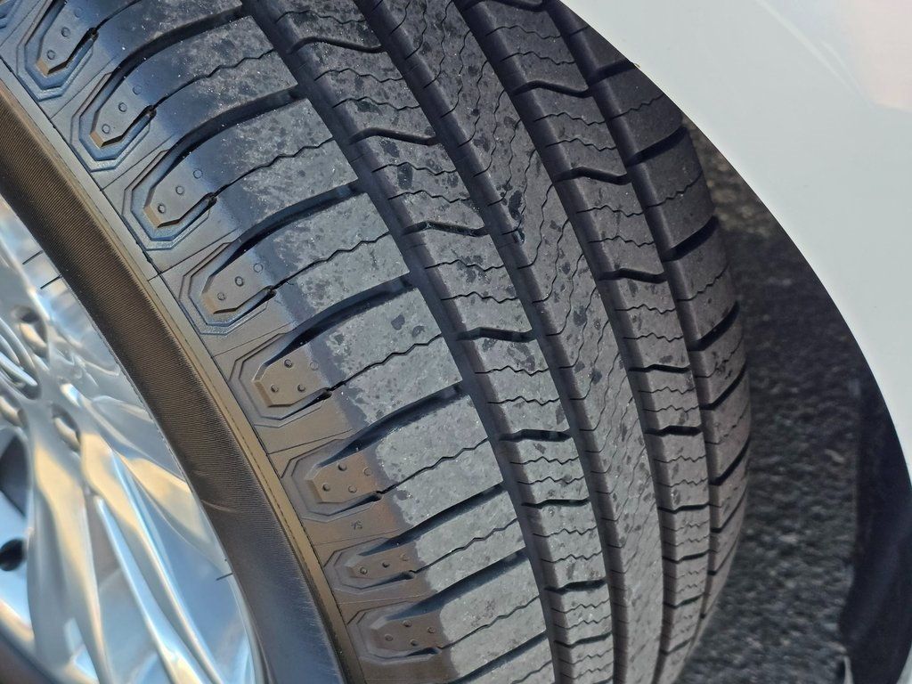 2017 Chrysler 300 300C RWD - 22908911 - 11