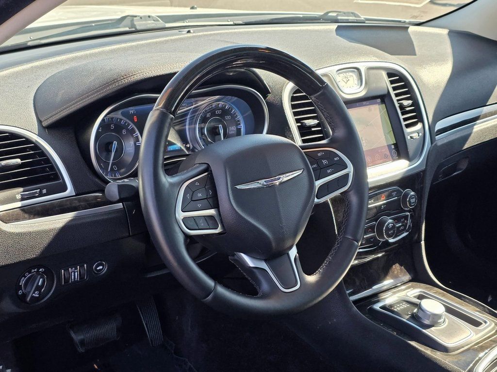 2017 Chrysler 300 300C RWD - 22908911 - 12