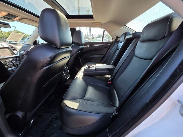 2017 Chrysler 300 300C RWD - 22908911 - 15