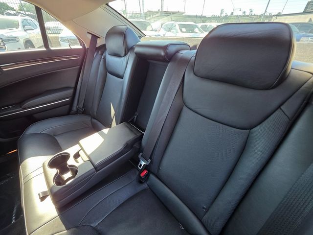 2017 Chrysler 300 300C RWD - 22908911 - 16