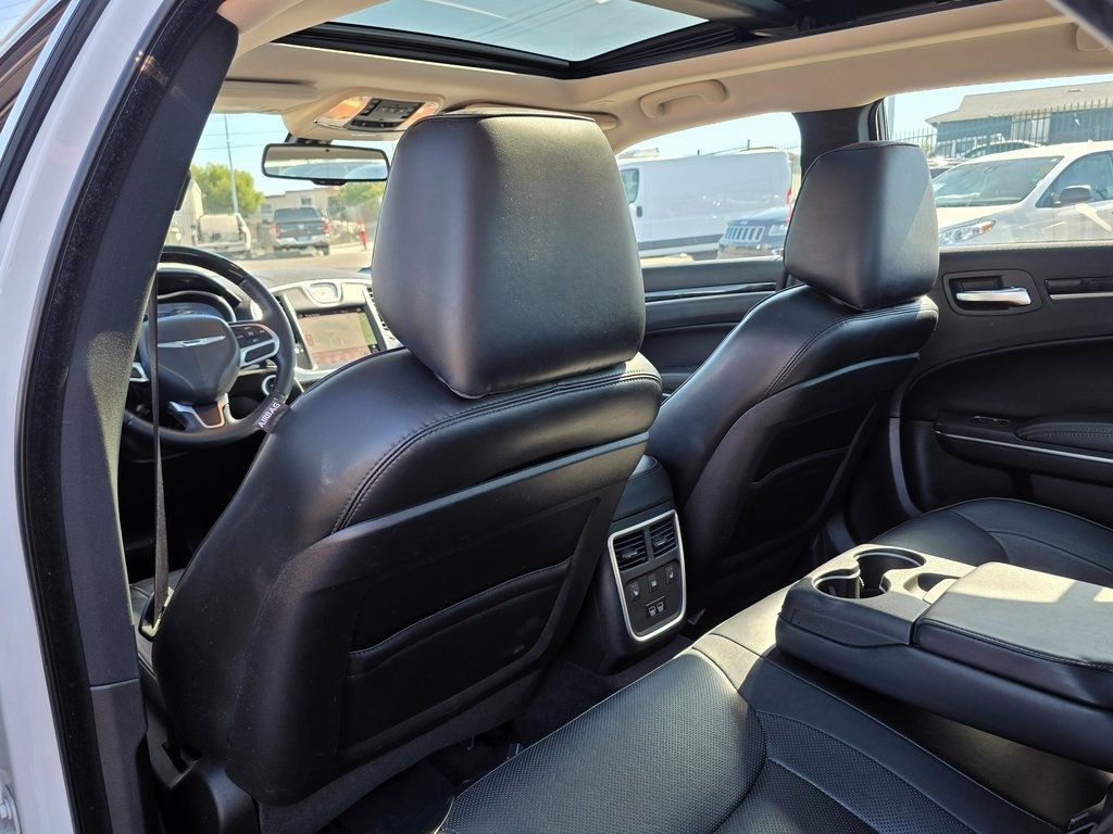 2017 Chrysler 300 300C RWD - 22908911 - 17