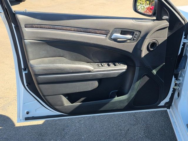 2017 Chrysler 300 300C RWD - 22908911 - 20