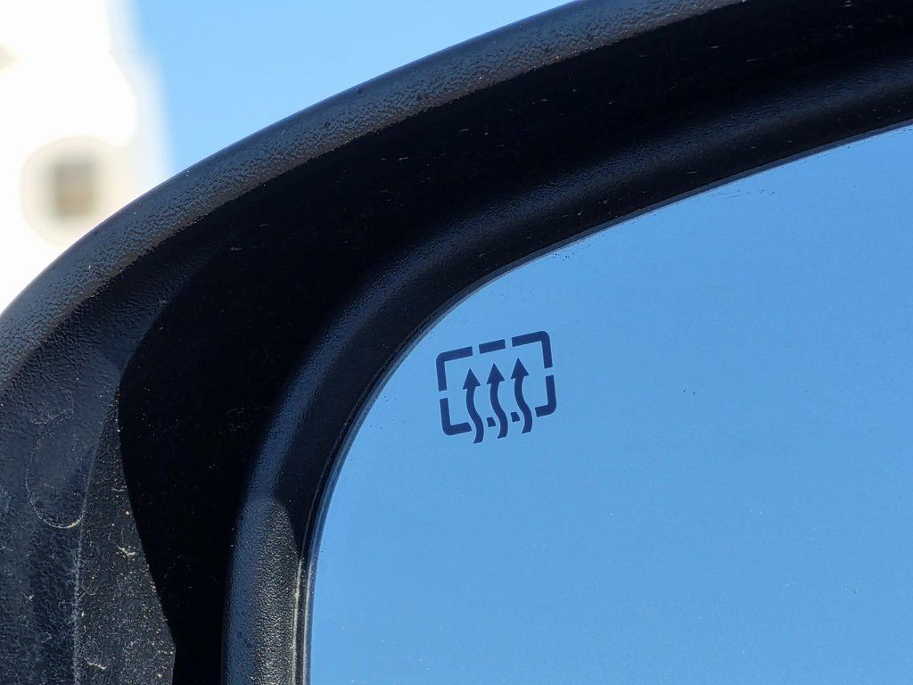 2017 Chrysler 300 300C RWD - 22908911 - 24