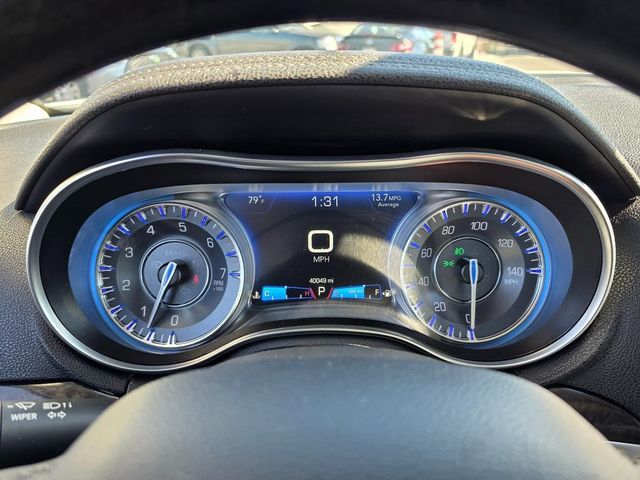 2017 Chrysler 300 300C RWD - 22908911 - 25