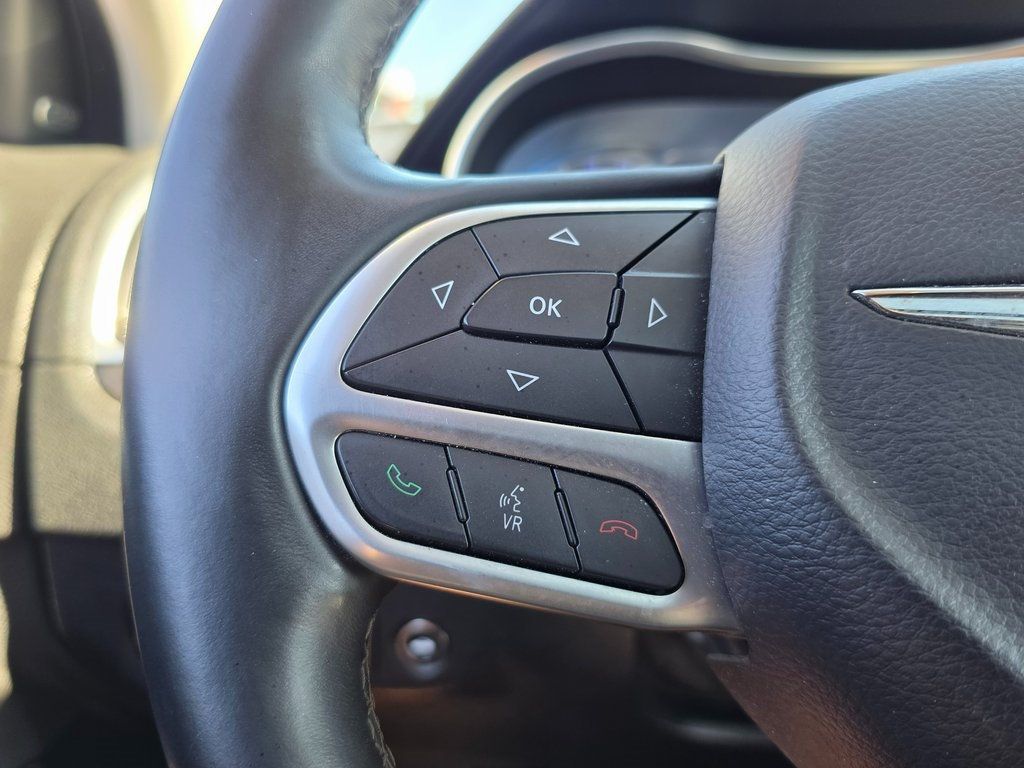 2017 Chrysler 300 300C RWD - 22908911 - 26