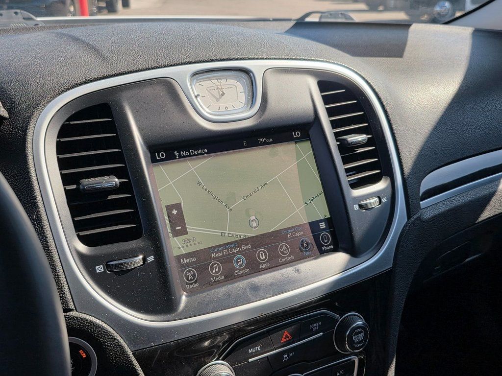 2017 Chrysler 300 300C RWD - 22908911 - 28