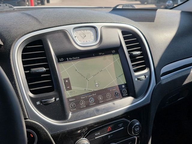 2017 Chrysler 300 300C RWD - 22908911 - 28