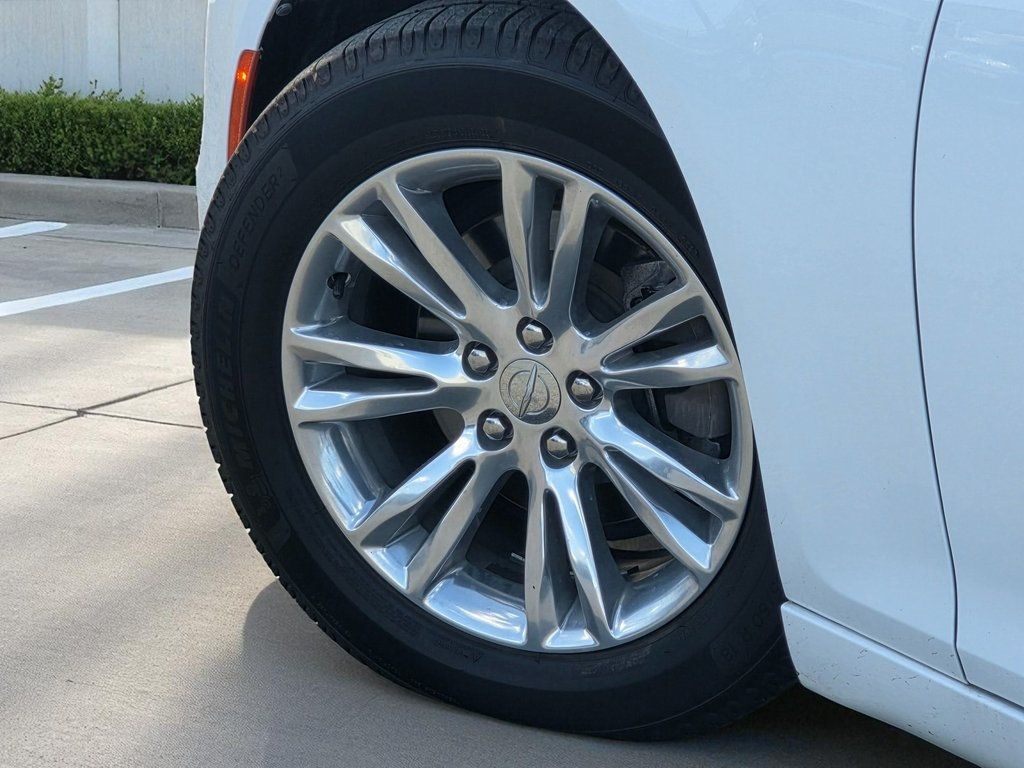 2017 Chrysler 300 300C RWD - 22908911 - 2