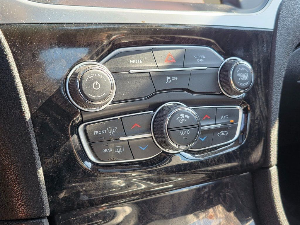 2017 Chrysler 300 300C RWD - 22908911 - 30