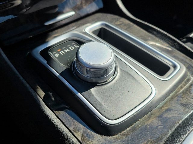 2017 Chrysler 300 300C RWD - 22908911 - 31