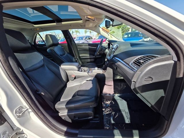 2017 Chrysler 300 300C RWD - 22908911 - 8