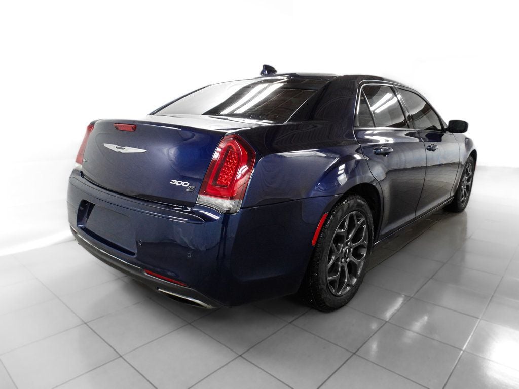 2017 Chrysler 300 300S AWD - 22717323 - 5