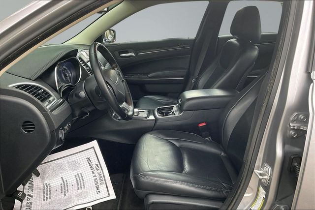2017 Chrysler 300 Limited AWD - 23060444 - 9