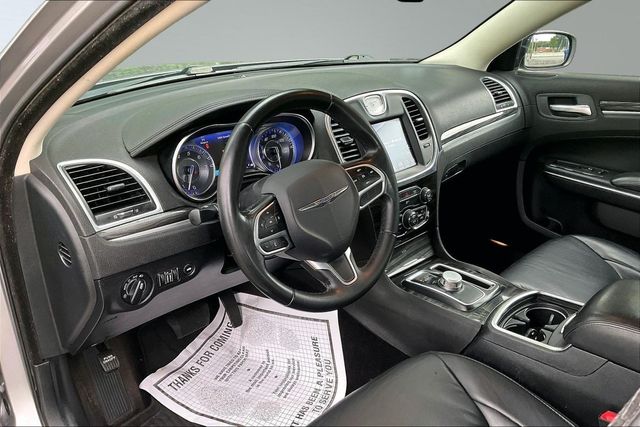 2017 Chrysler 300 Limited AWD - 23060444 - 10