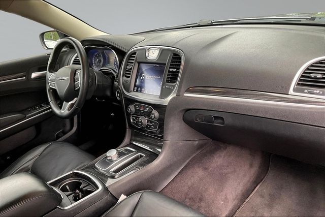 2017 Chrysler 300 Limited AWD - 23060444 - 12