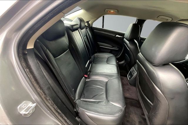 2017 Chrysler 300 Limited AWD - 23060444 - 13