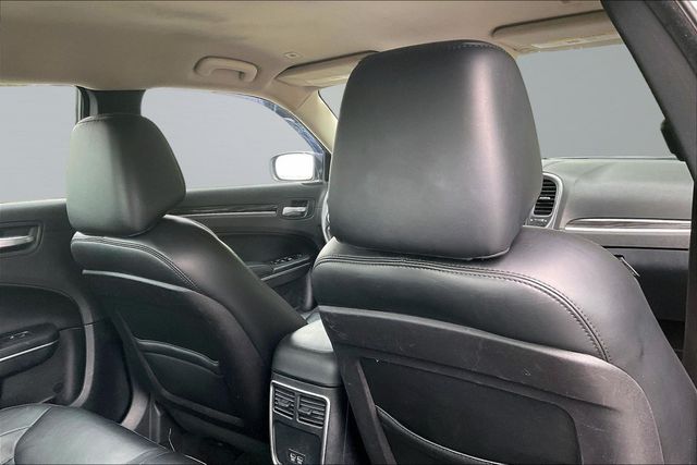 2017 Chrysler 300 Limited AWD - 23060444 - 14