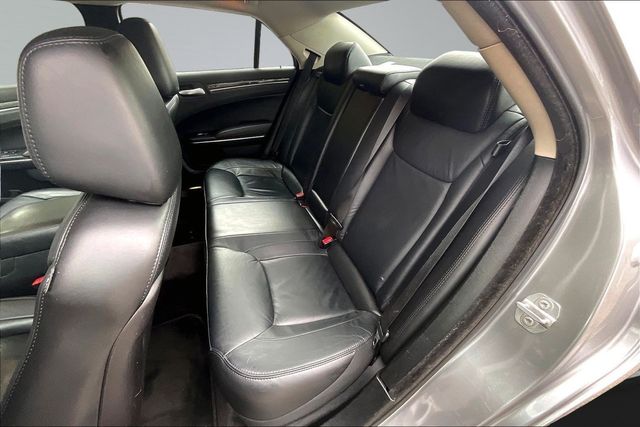 2017 Chrysler 300 Limited AWD - 23060444 - 16