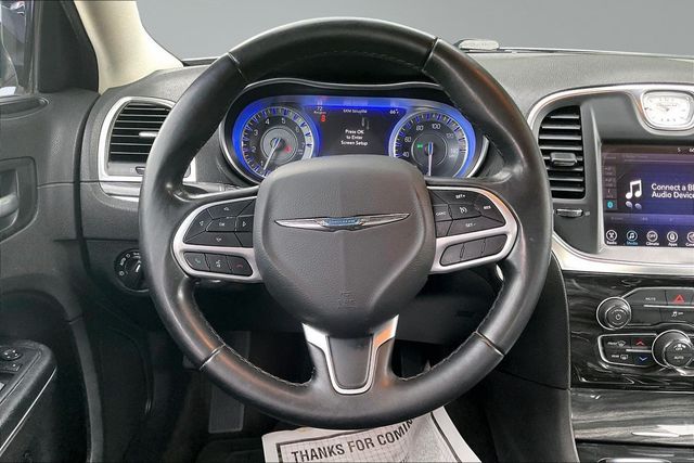 2017 Chrysler 300 Limited AWD - 23060444 - 19