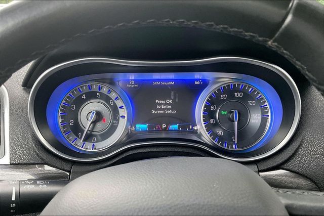 2017 Chrysler 300 Limited AWD - 23060444 - 22