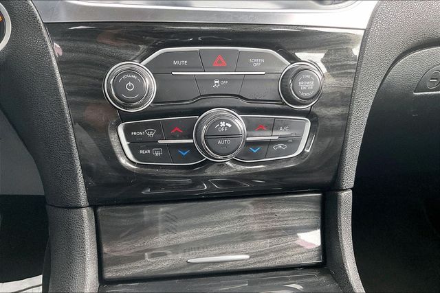 2017 Chrysler 300 Limited AWD - 23060444 - 24