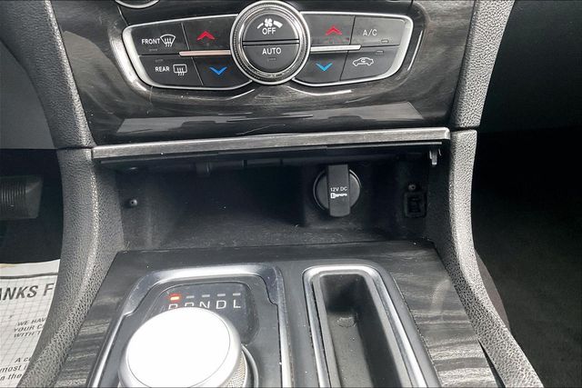 2017 Chrysler 300 Limited AWD - 23060444 - 27