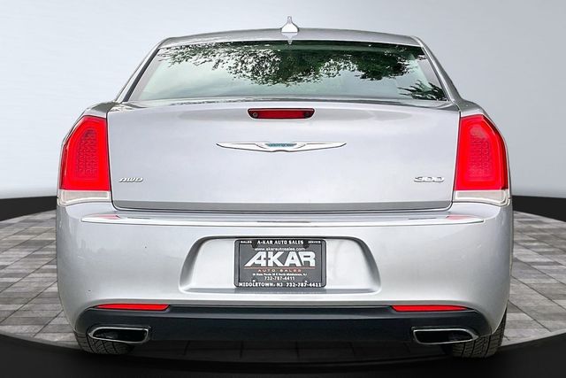2017 Chrysler 300 Limited AWD - 23060444 - 5