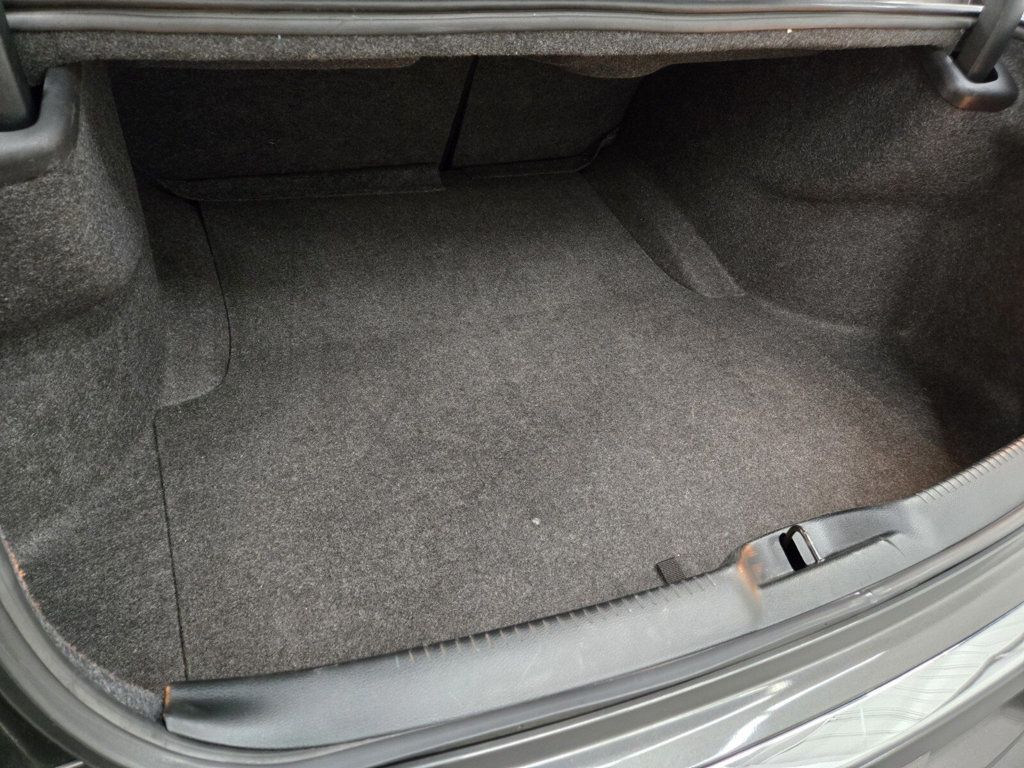 2017 Chrysler 300 Limited RWD - 22923409 - 10