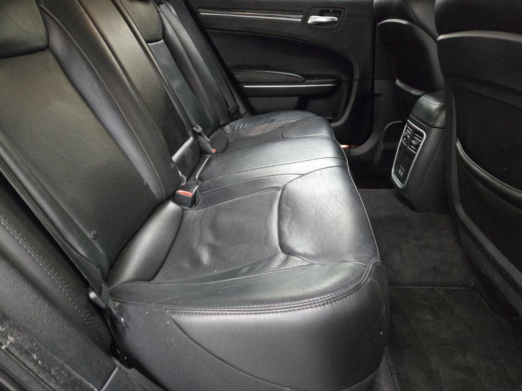 2017 Chrysler 300 Limited RWD - 22923409 - 11