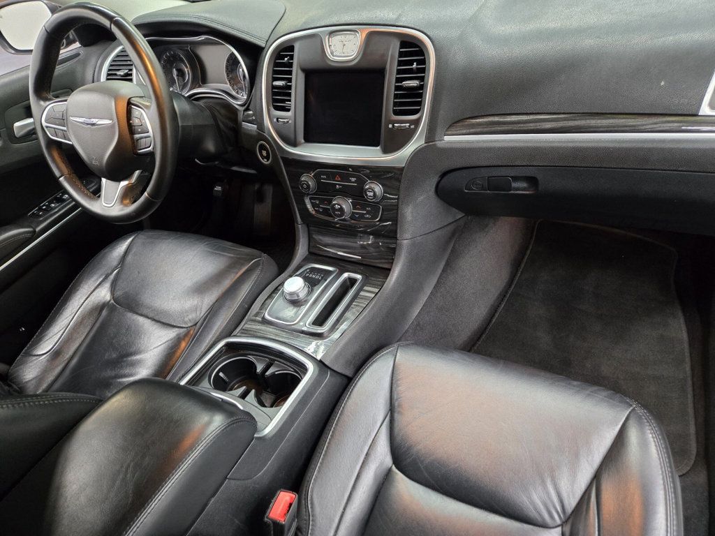 2017 Chrysler 300 Limited RWD - 22923409 - 13