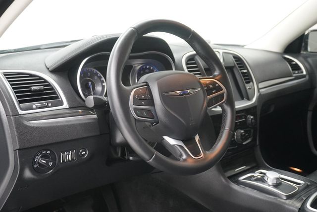 2017 Chrysler 300 Limited RWD - 23036449 - 9