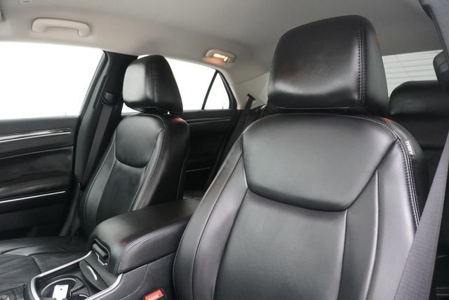 2017 Chrysler 300 Limited RWD - 23036449 - 10