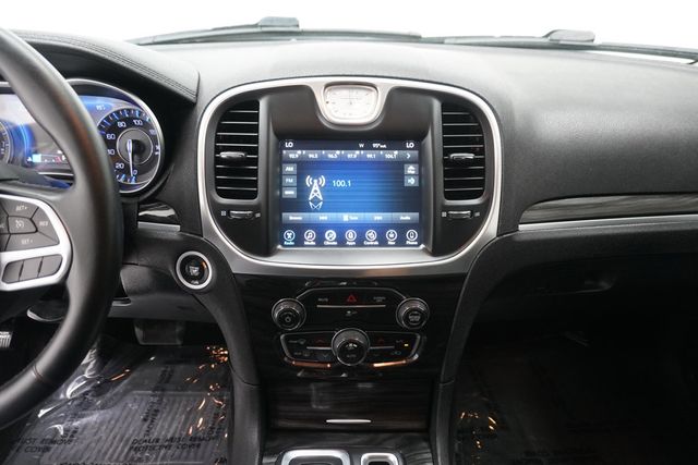 2017 Chrysler 300 Limited RWD - 23036449 - 19