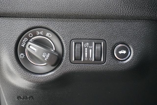 2017 Chrysler 300 Limited RWD - 23036449 - 22