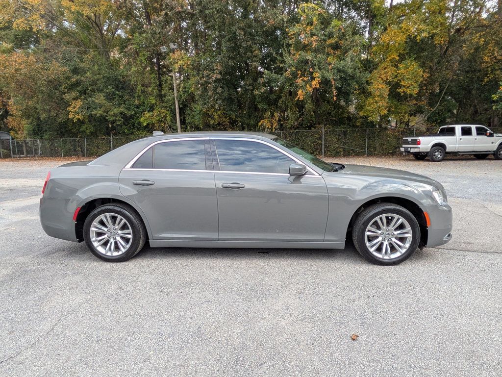 2017 Chrysler 300 Limited photo 2