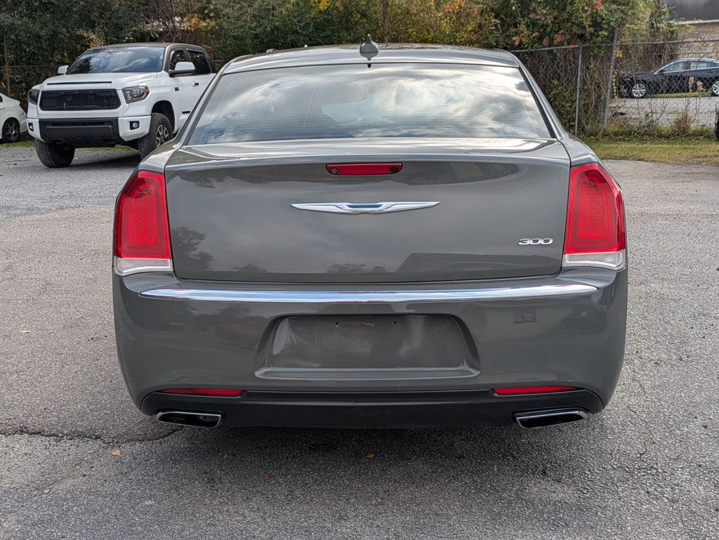 2017 Chrysler 300 Limited photo 4