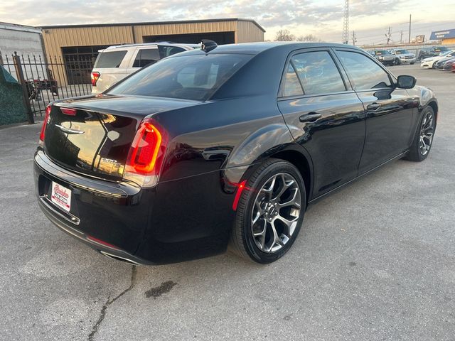 2017 Chrysler 300 S - 22990481 - 3