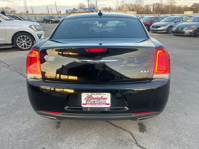 2017 Chrysler 300 S - 23011756 - 4