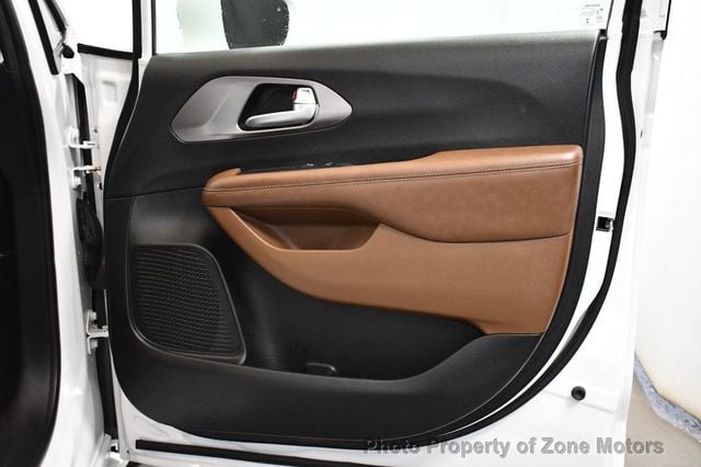 2017 Chrysler Pacifica Limited 4dr Wagon - 23037185 - 12