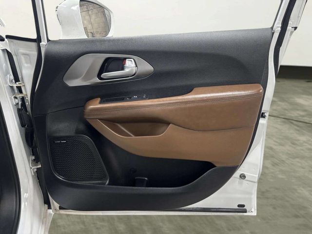 2017 Chrysler Pacifica Limited 4dr Wagon - 22976969 - 38