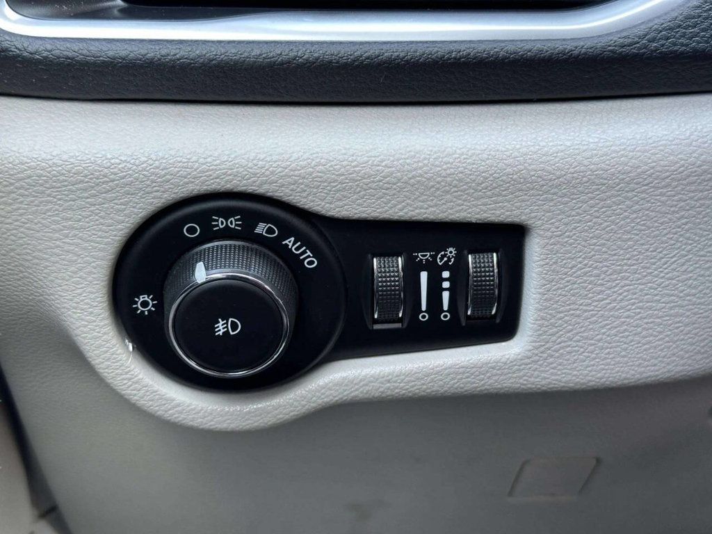 2017 Chrysler Pacifica Limited 4dr Wagon - 23007409 - 29