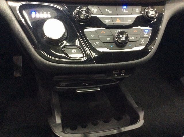 2017 Chrysler Pacifica Limited 4dr Wagon - 22965673 - 22