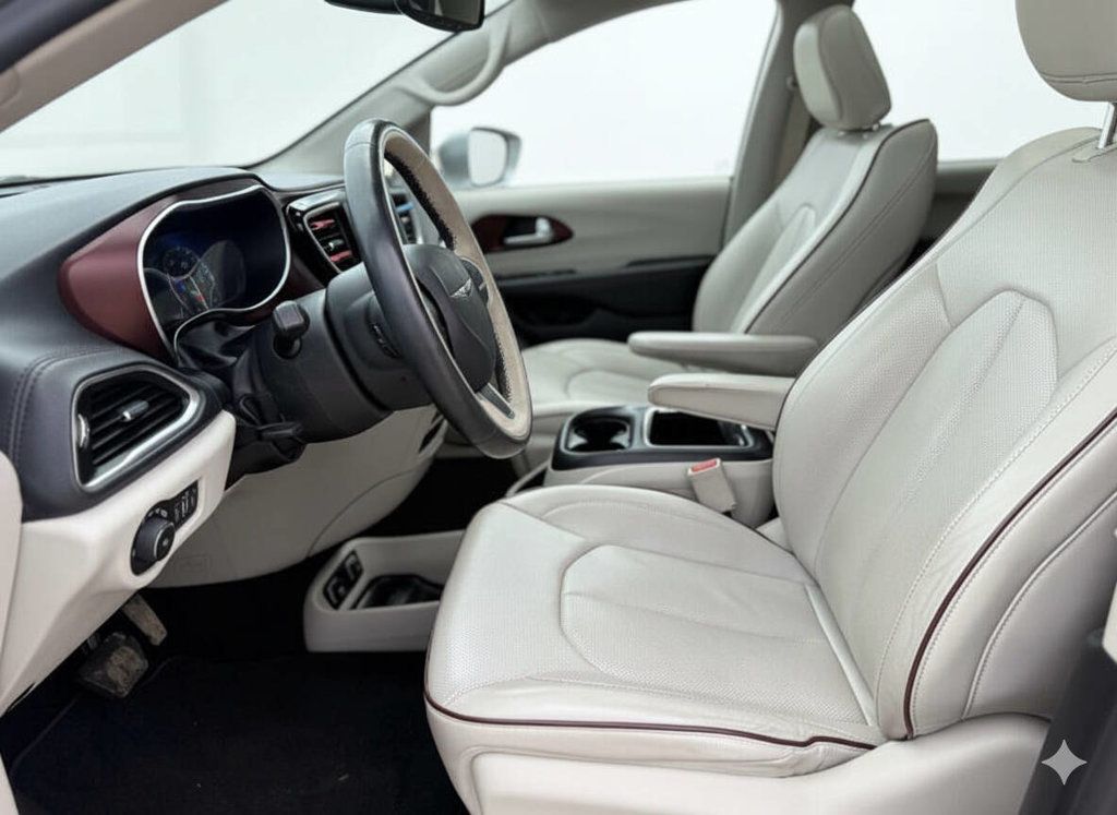 2017 Chrysler Pacifica LOADED!! VERY CLEAN INSIDE AND OUT! READY FOR A ROADTRIP! - 22847713 - 11