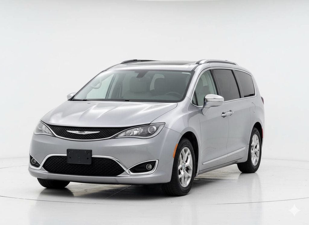 2017 Chrysler Pacifica Limited photo 2