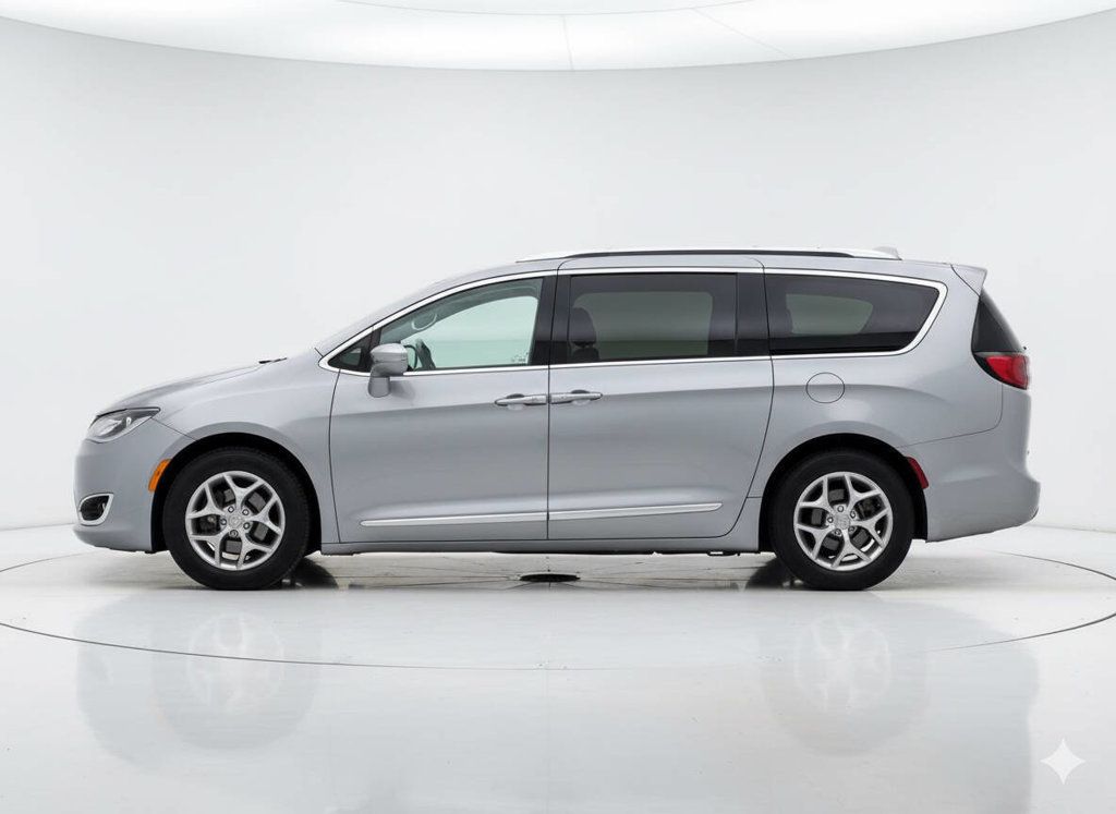 2017 Chrysler Pacifica LOADED!! VERY CLEAN INSIDE AND OUT! READY FOR A ROADTRIP! - 22847713 - 8
