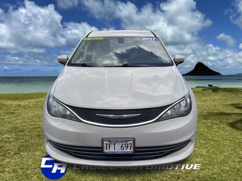 2017 Chrysler Pacifica LX photo 9