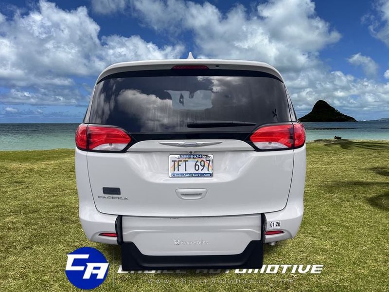 2017 Chrysler Pacifica LX photo 5