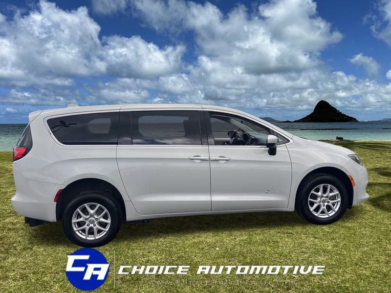 2017 Chrysler Pacifica LX photo 7